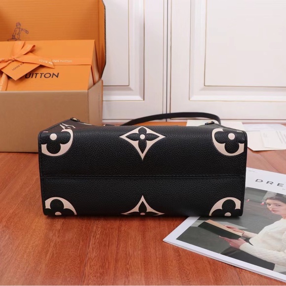 Louis Vuitton Travel Bags Shoulder Bags - Picture 2 of 5